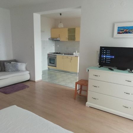 Feel Good Apartment Banjol ภายนอก รูปภาพ