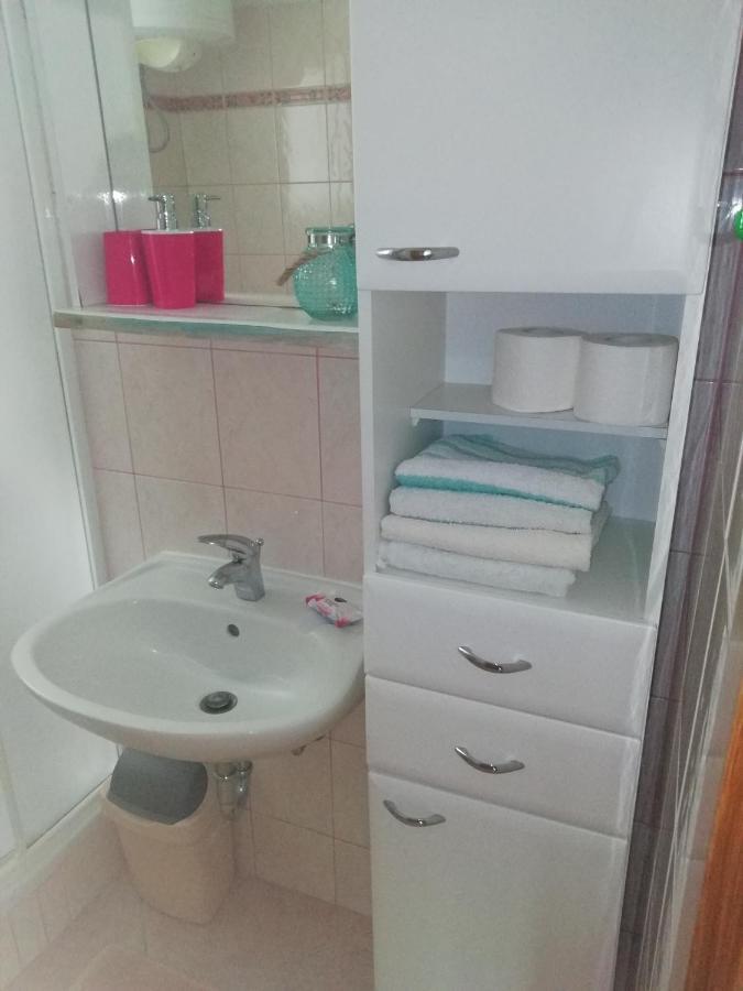 Feel Good Apartment Banjol ภายนอก รูปภาพ