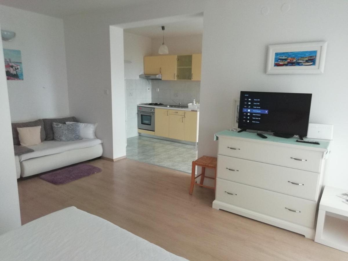 Feel Good Apartment Banjol ภายนอก รูปภาพ